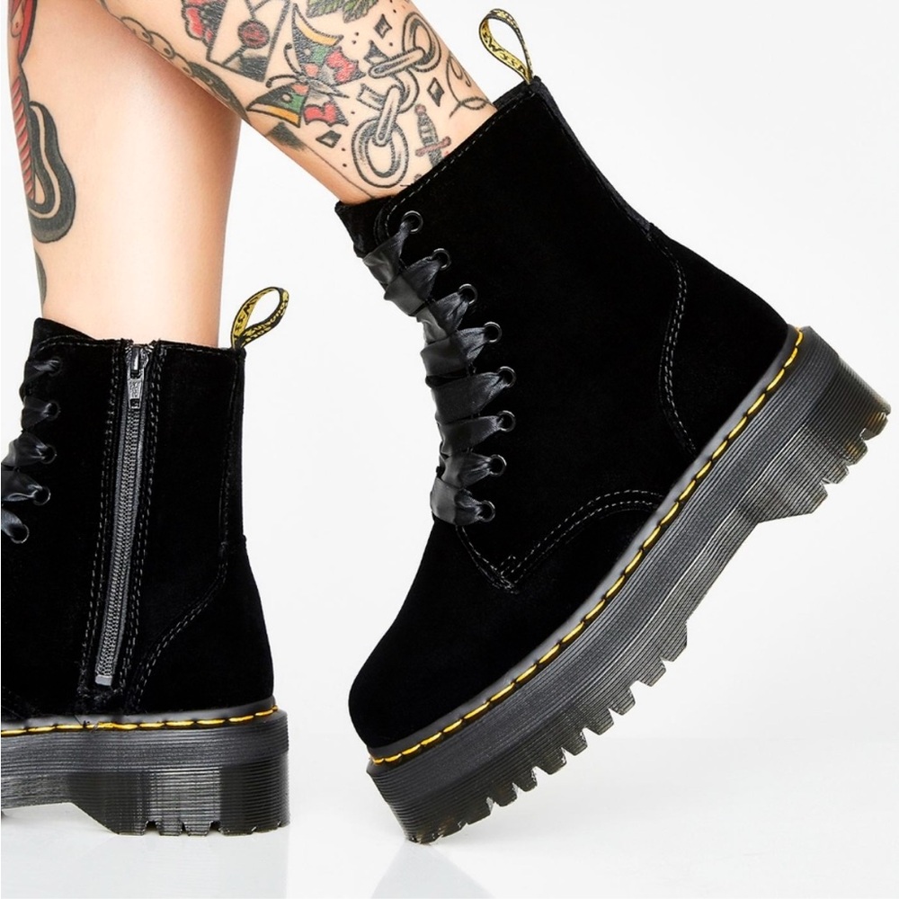 RARE Dr Martens Jadon Velvet Platform, SIZE 7 US